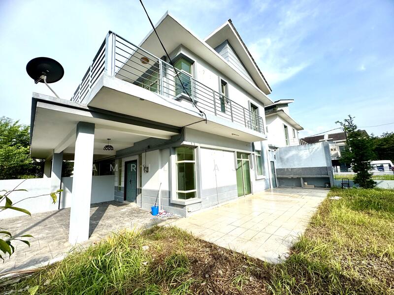 Semi-Detached House for Sale in Bandar Saujana Putra (Tanjong Duabelas) - Amril Najmin - Exterior - PropertyGuru.com.my