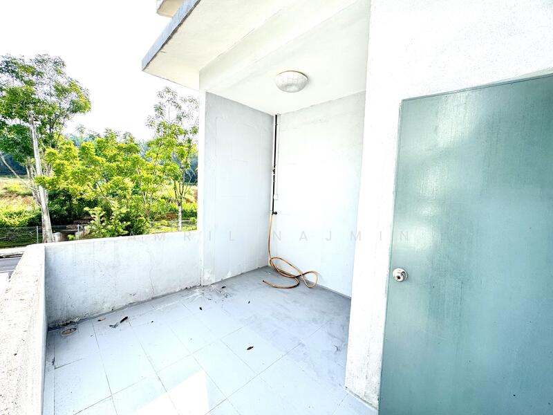 Semi-Detached House for Sale in Bandar Saujana Putra (Tanjong Duabelas) - Amril Najmin - PropertyGuru.com.my