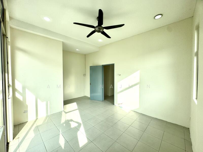 Semi-Detached House for Sale in Bandar Saujana Putra (Tanjong Duabelas) - Amril Najmin - PropertyGuru.com.my