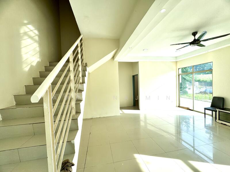 Semi-Detached House for Sale in Bandar Saujana Putra (Tanjong Duabelas) - Amril Najmin - PropertyGuru.com.my