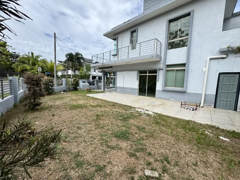 Semi-Detached House for Sale in Bandar Saujana Putra (Tanjong Duabelas) - Amril Najmin - Exterior - PropertyGuru.com.my