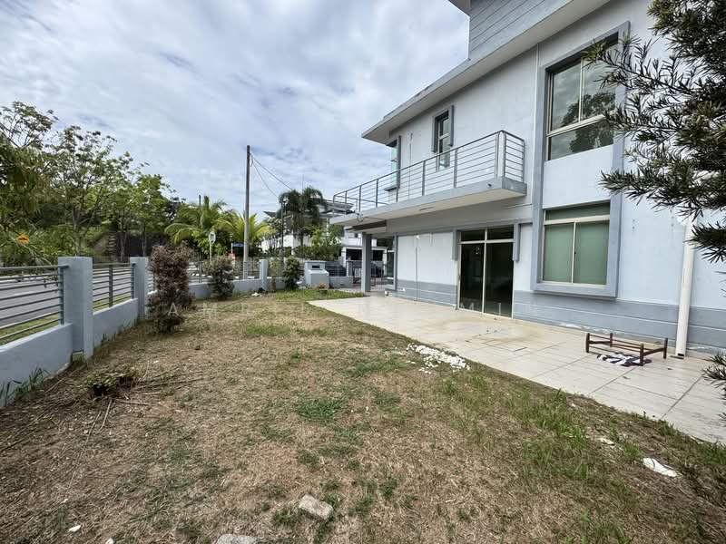Semi-Detached House for Sale in Bandar Saujana Putra (Tanjong Duabelas) - Amril Najmin - Exterior - PropertyGuru.com.my