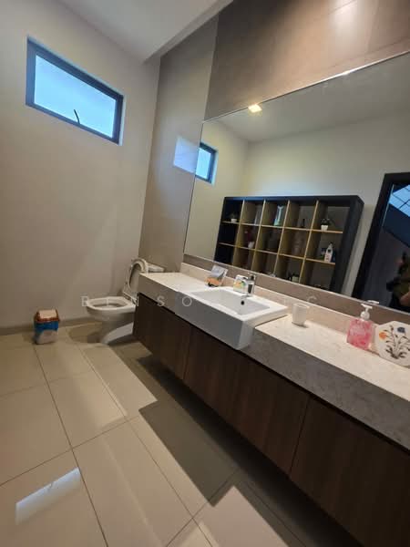Bungalow for Sale in Leisure Farm (Gelang Patah) - Benson NEC - Bathroom - PropertyGuru.com.my