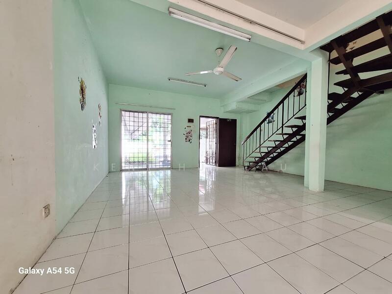 2-storey Terraced House for Sale in Seri Kembangan (Selangor) - KENT HUI LAU - Living Room - PropertyGuru.com.my