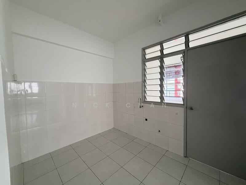 Main Place Residence untuk Untuk Dijual - RM 410,000, Mac 2026 - Kitchen - PropertyGuru.com.my