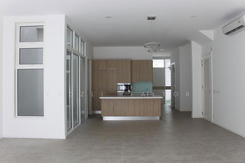 Rumah Teres 3-Tingkat untuk Dijual di Seri Kembangan (Selangor) - Fadzli Realtor - Kitchen - PropertyGuru.com.my