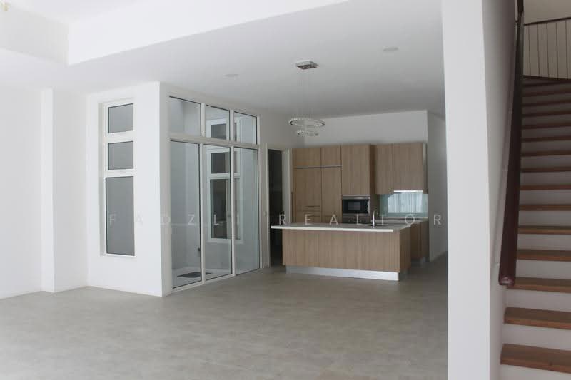 Rumah Teres 3-Tingkat untuk Dijual di Seri Kembangan (Selangor) - Fadzli Realtor - Kitchen - PropertyGuru.com.my