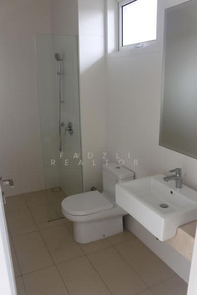 Rumah Teres 3-Tingkat untuk Dijual di Seri Kembangan (Selangor) - Fadzli Realtor - Bathroom - PropertyGuru.com.my