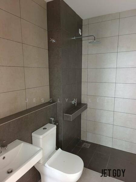 Semi-Detached House for Sale in Semenyih (Selangor) - Jesslyn Lee - Bathroom - PropertyGuru.com.my