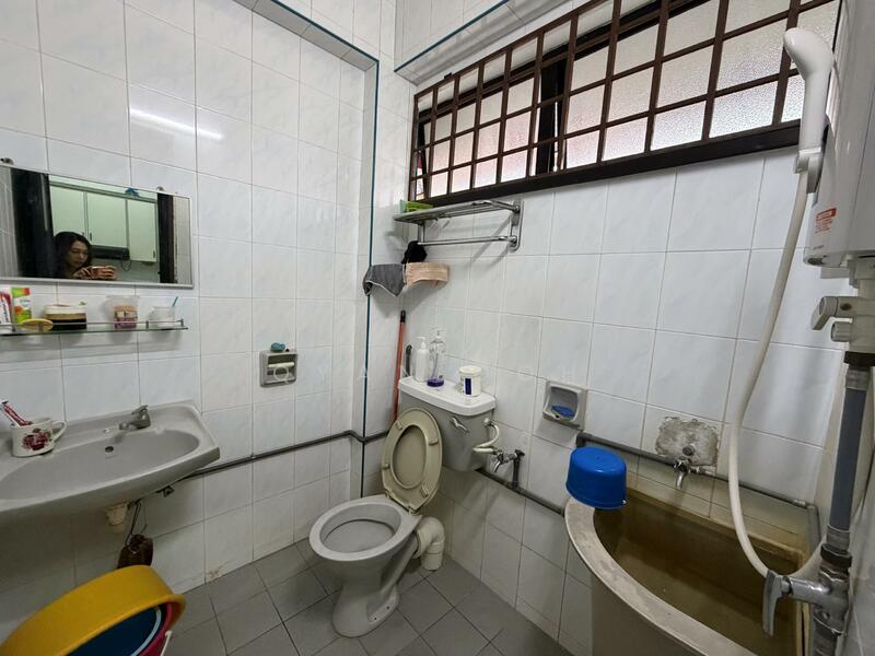 Terraced House for Sale in Island Glades (Jelutong) - Qyan Goh - Bathroom - PropertyGuru.com.my