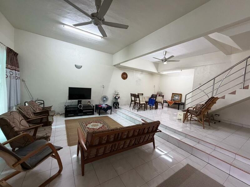 Terraced House for Sale in Island Glades (Jelutong) - Qyan Goh - Living Room - PropertyGuru.com.my