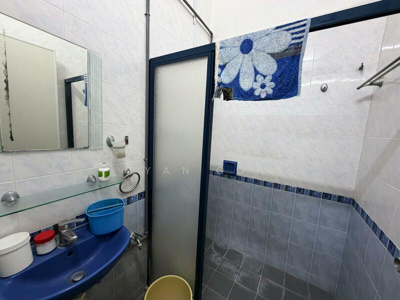 Terraced House for Sale in Island Glades (Jelutong) - Qyan Goh - Bathroom - PropertyGuru.com.my