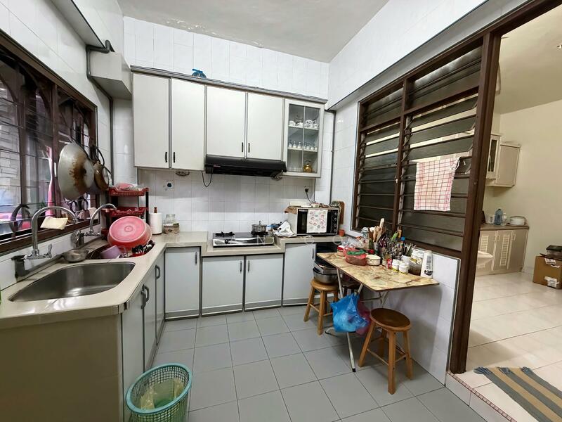 Terraced House for Sale in Island Glades (Jelutong) - Qyan Goh - Kitchen - PropertyGuru.com.my