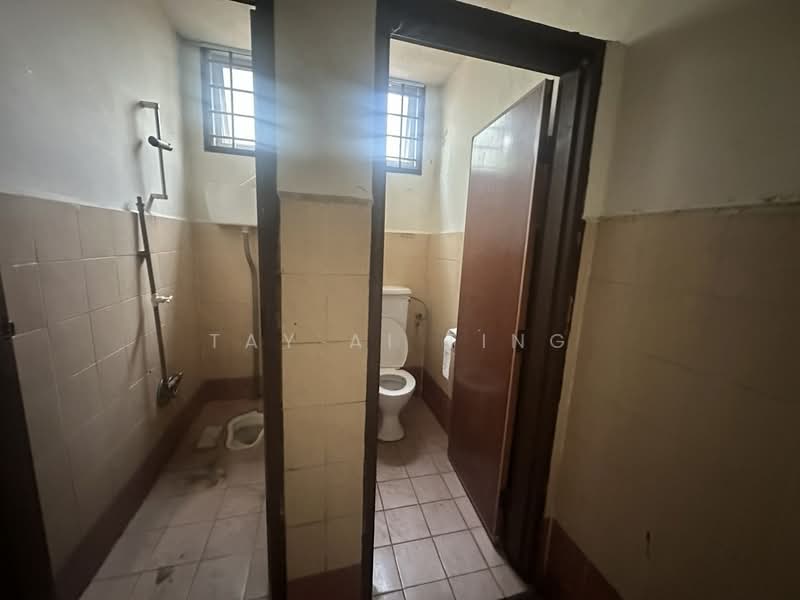 Factory for Rent in Taman Mount Austin (Tebrau) - Tay Ai Ting - Bathroom - PropertyGuru.com.my