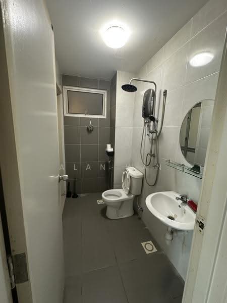 Kediaman Servis untuk Disewa di Saville D'lake - Alan Wan - Bathroom - PropertyGuru.com.my