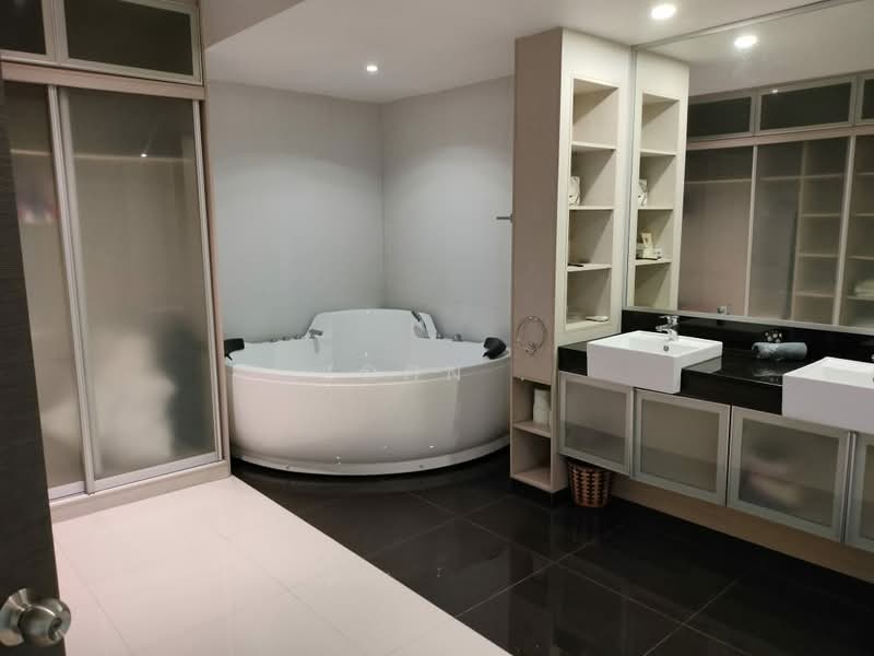 Kondominium untuk Disewa di The Laguna - John . - Bathroom - PropertyGuru.com.my