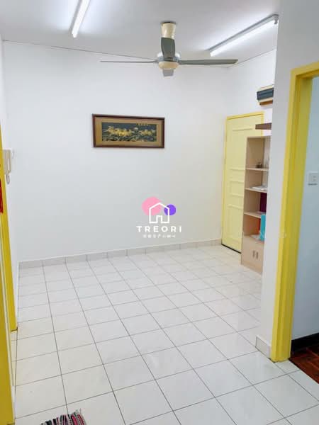 Apartment for Sale at Beverly Hills 3 - Ching Hui Wong - Living Room - PropertyGuru.com.my