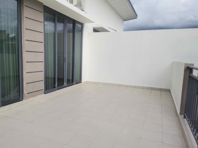 Townhouse for Sale in Semenyih (Selangor) - Jasper Tan - Balcony - PropertyGuru.com.my
