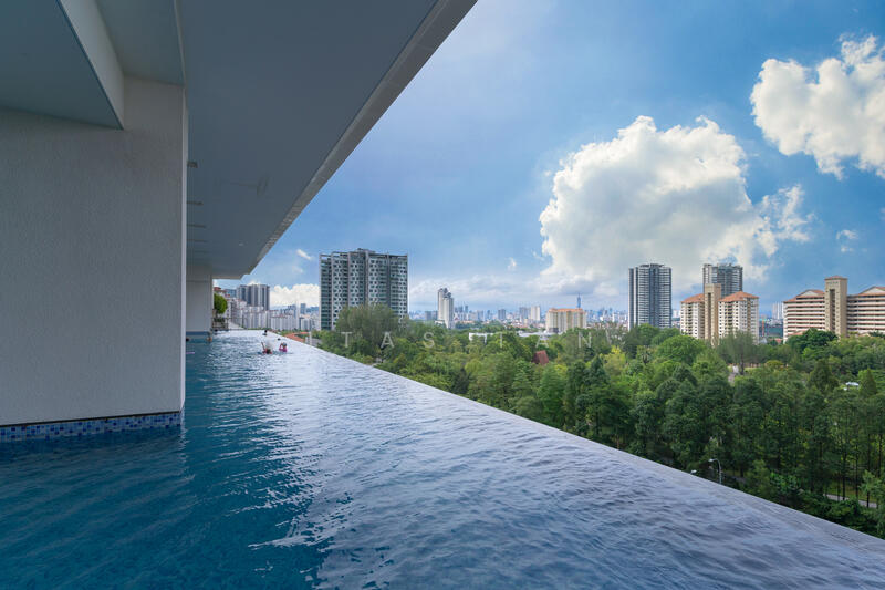 The Park Sky Residence untuk Untuk Disewa - RM 3,500 /bulan, Mac 2026 - Pool - PropertyGuru.com.my