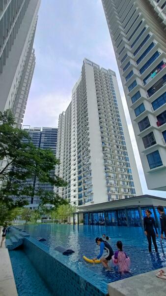 Kediaman Servis untuk Disewa di Trefoil @ Setia City - Alvin Teoh - Pool - PropertyGuru.com.my