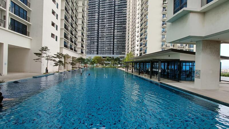 Kediaman Servis untuk Disewa di Trefoil @ Setia City - Alvin Teoh - Pool - PropertyGuru.com.my