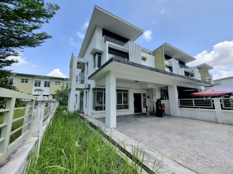 2-storey Terraced House for Sale in Bandar Puncak Alam (Puncak Alam) - Nur Hanizah - Exterior - PropertyGuru.com.my
