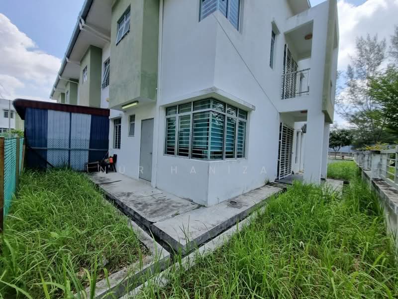 2-storey Terraced House for Sale in Bandar Puncak Alam (Puncak Alam) - Nur Hanizah - Exterior - PropertyGuru.com.my