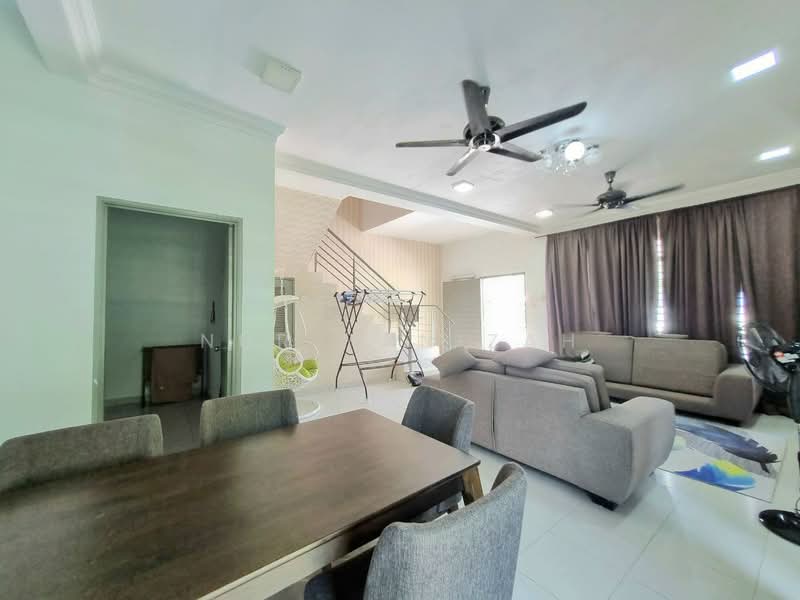 2-storey Terraced House for Sale in Bandar Puncak Alam (Puncak Alam) - Nur Hanizah - Living Room - PropertyGuru.com.my