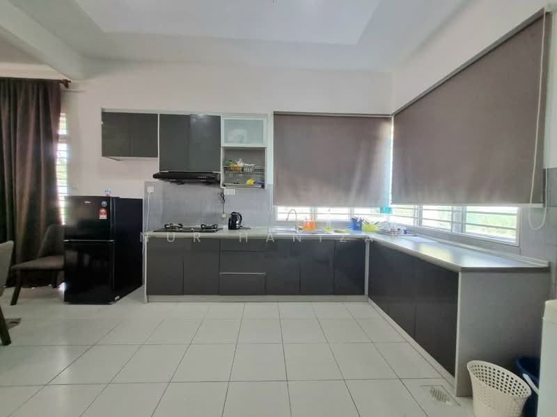 2-storey Terraced House for Sale in Bandar Puncak Alam (Puncak Alam) - Nur Hanizah - Kitchen - PropertyGuru.com.my