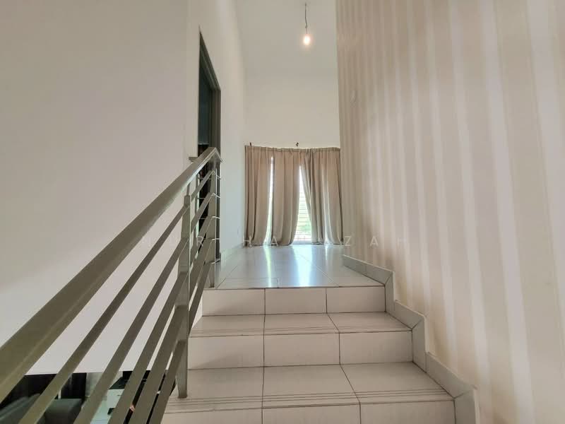 2-storey Terraced House for Sale in Bandar Puncak Alam (Puncak Alam) - Nur Hanizah - Corridor - PropertyGuru.com.my