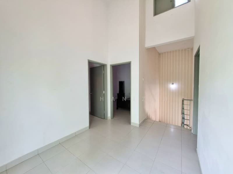 2-storey Terraced House for Sale in Bandar Puncak Alam (Puncak Alam) - Nur Hanizah - Corridor - PropertyGuru.com.my