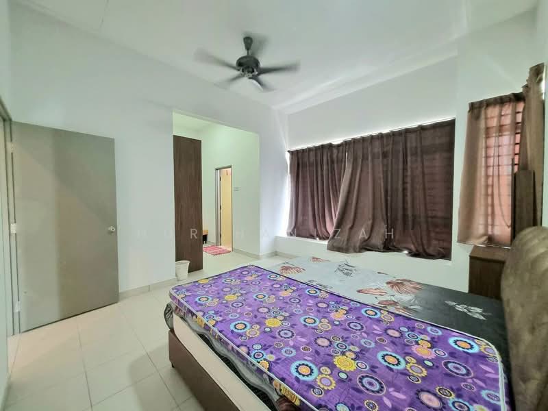 2-storey Terraced House for Sale in Bandar Puncak Alam (Puncak Alam) - Nur Hanizah - Bedroom - PropertyGuru.com.my