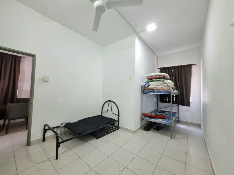 2-storey Terraced House for Sale in Bandar Puncak Alam (Puncak Alam) - Nur Hanizah - Bedroom - PropertyGuru.com.my