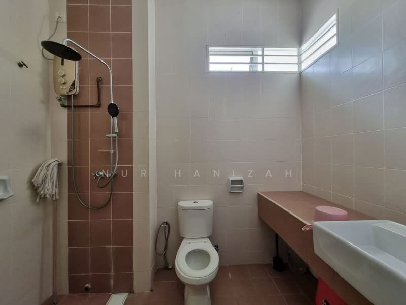 2-storey Terraced House for Sale in Bandar Puncak Alam (Puncak Alam) - Nur Hanizah - Bathroom - PropertyGuru.com.my