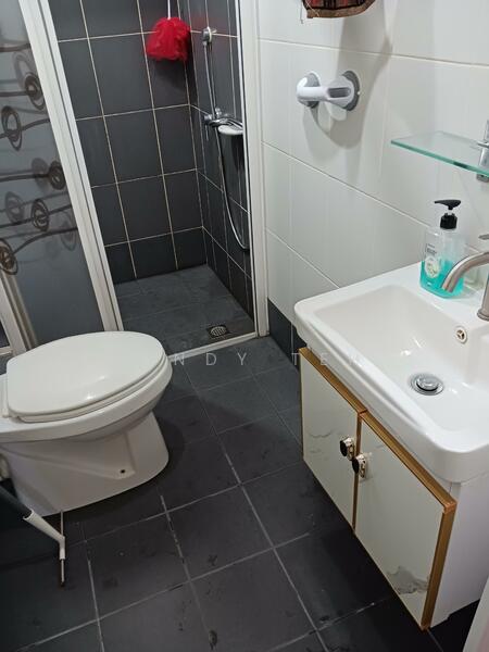 Condominium for Sale at 10 Island Resort - Cindy Teh - Bathroom - PropertyGuru.com.my