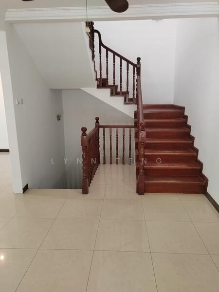 Access to top floor and lower floor