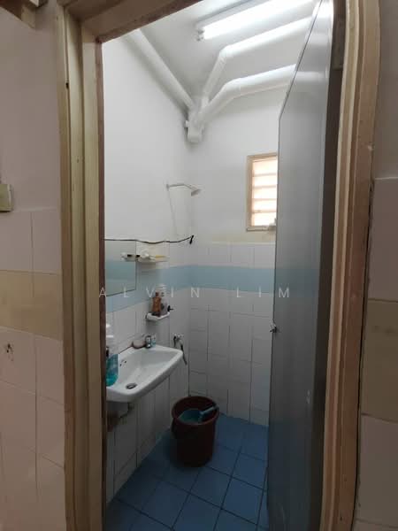 Pangsapuri untuk Dijual di Pangsapuri Seri Jati - Alvin Lim - Bathroom - PropertyGuru.com.my