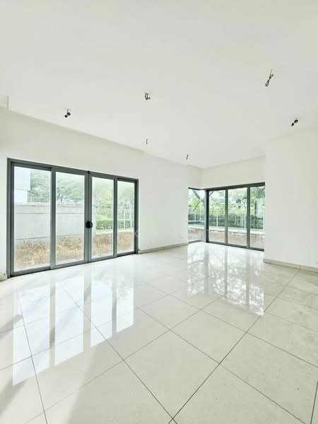 Semi-Detached House for Sale in Taman Molek (Johor Bahru) - Yik Tat - PropertyGuru.com.my