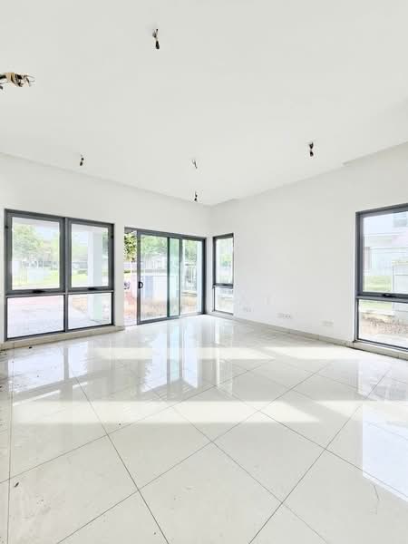 Semi-Detached House for Sale in Taman Molek (Johor Bahru) - Yik Tat - PropertyGuru.com.my