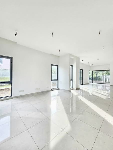 Semi-Detached House for Sale in Taman Molek (Johor Bahru) - Yik Tat - PropertyGuru.com.my