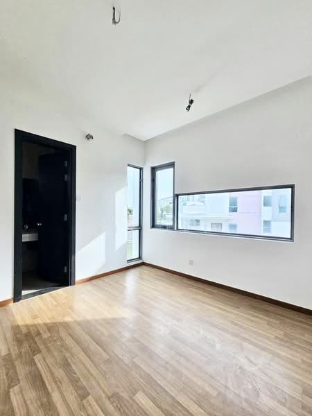 Semi-Detached House for Sale in Taman Molek (Johor Bahru) - Yik Tat - PropertyGuru.com.my