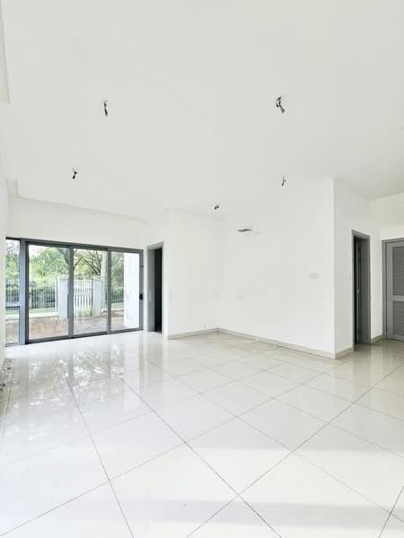 Semi-Detached House for Sale in Taman Molek (Johor Bahru) - Yik Tat - PropertyGuru.com.my
