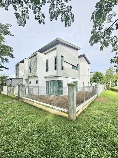 Semi-Detached House for Sale in Taman Molek (Johor Bahru) - Yik Tat - PropertyGuru.com.my