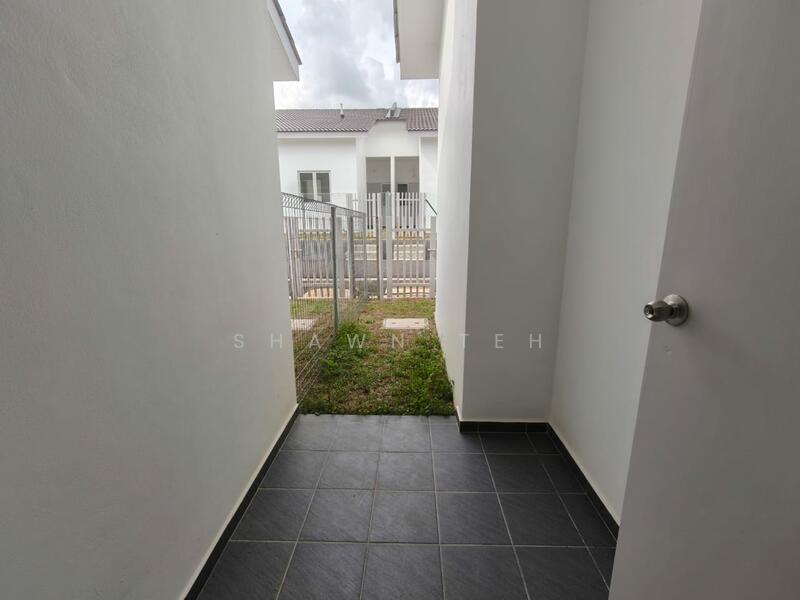 Rumah Teres 1 Tingkat untuk Dijual di Taman Tasik Utama (Bukit Katil) - Shawn Teh - Entrance - PropertyGuru.com.my
