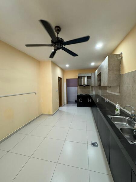 Rumah Teres untuk Disewa di Bandar Sri Sendayan (Negeri Sembilan) - Elaine Chen - Kitchen - PropertyGuru.com.my