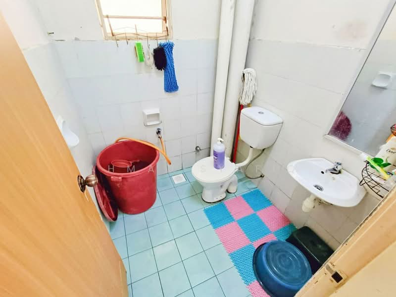 Pangsapuri untuk Dijual di Laguna Biru - Ahmad Syafiq - Bathroom - PropertyGuru.com.my