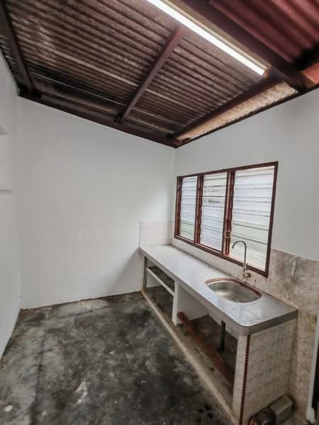 2-storey Terraced House for Sale in Sungai Jawi (Penang) - Fish Ling - Kitchen - PropertyGuru.com.my