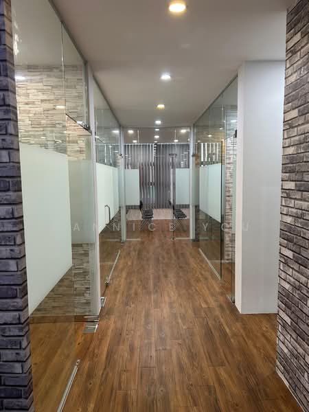 Shop / Office for Rent in Sungai Besi (Kuala Lumpur) - Cannice You - Corridor - PropertyGuru.com.my