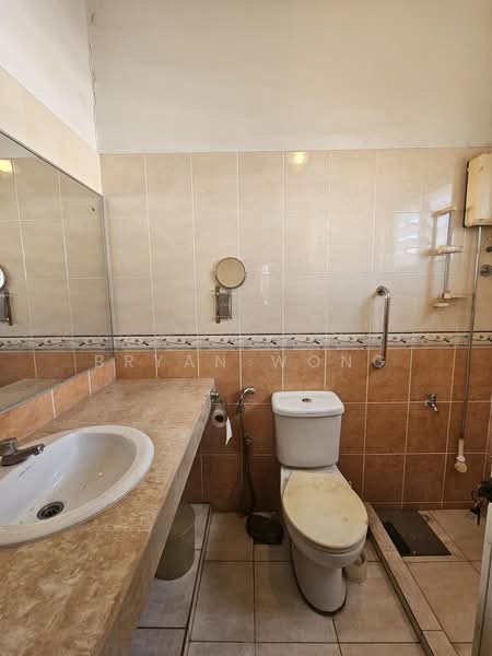 Semi-Detached House for Sale in Damansara Jaya (Petaling Jaya) - Bryan Wong - Bathroom - PropertyGuru.com.my