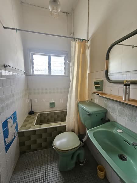 Semi-Detached House for Sale in Damansara Jaya (Petaling Jaya) - Bryan Wong - Bathroom - PropertyGuru.com.my